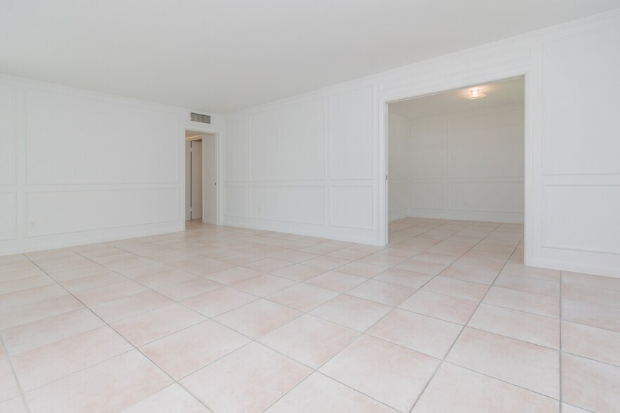 Living / Dining View - 3912 Ponce de Leon Blvd