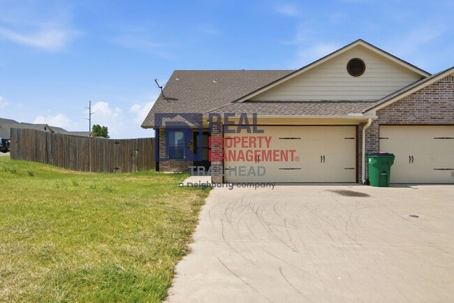 Building Photo - 901 Dart Ct