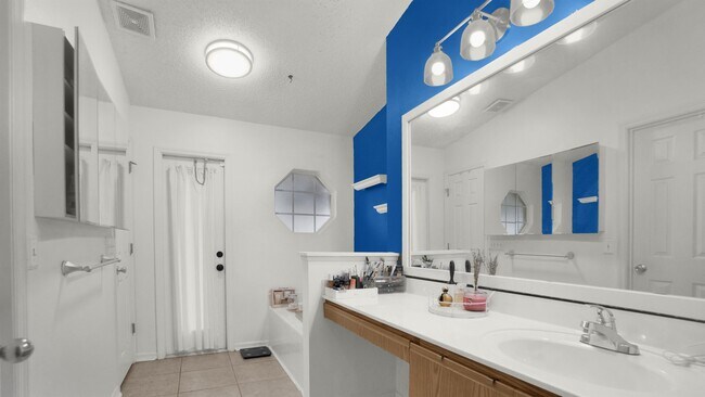 Building Photo - 631 Doe Cove Pl