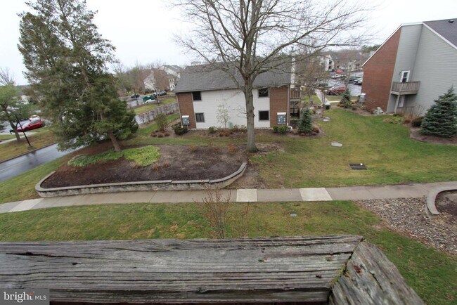 Building Photo - 5017-5017 Ravens Crest Dr