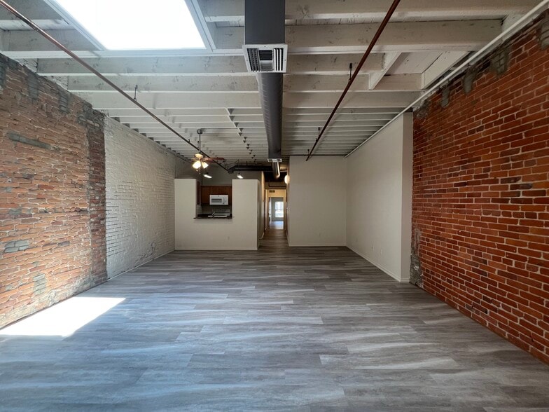 Building Photo - 215 S 4th Ave