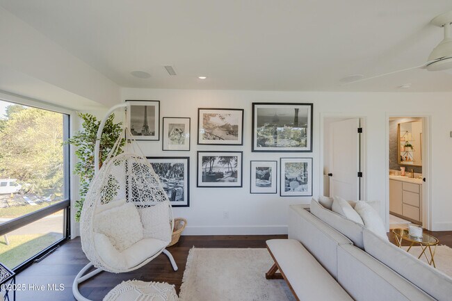 Building Photo - 345 Bradley Dr
