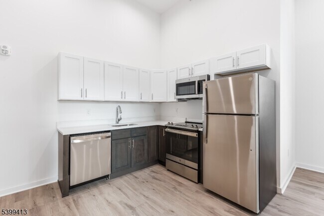 Building Photo - 70 Roseville Ave