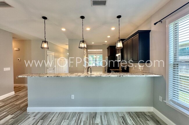 Building Photo - 216 Green Dr