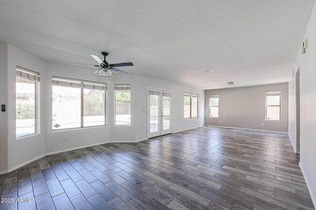 Building Photo - 4432 E Anderson Dr