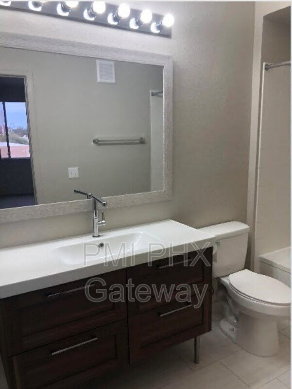 Building Photo - 5401 E Van Buren St