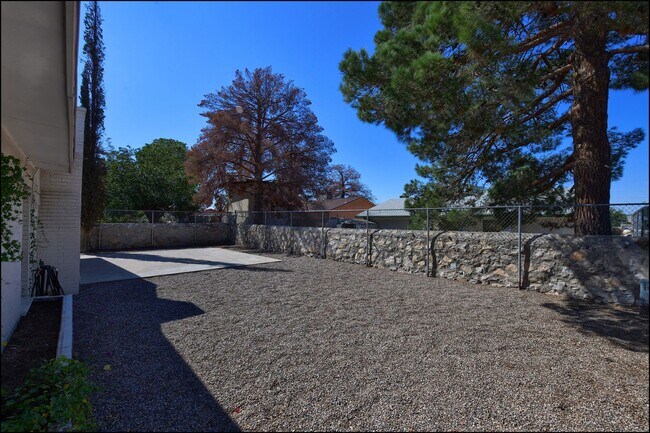 Building Photo - Pending