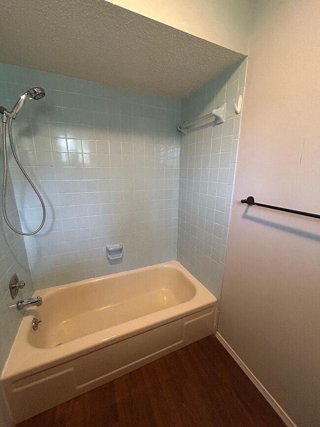 Building Photo - Spacious 3 Bed, 2 Bath Home in the Heart o...