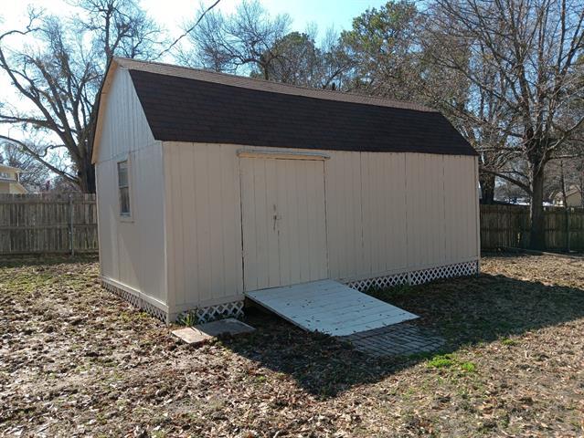 Building Photo - 519 Jolly Dr