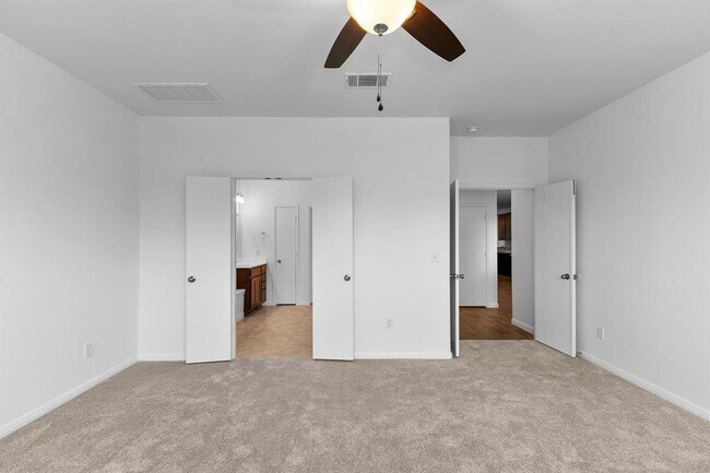 Building Photo - 213 Michaelis Dr