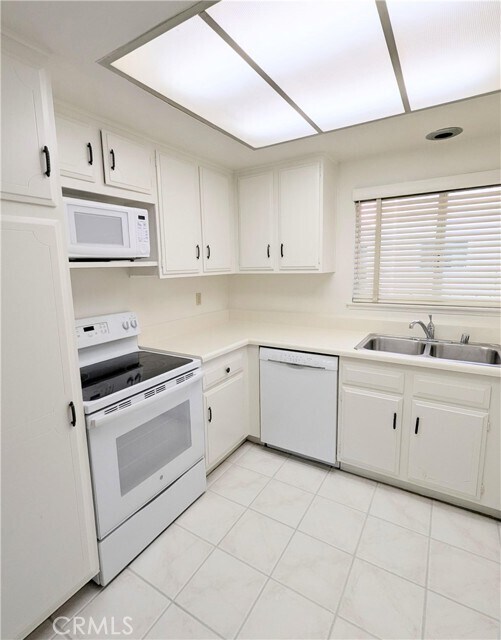 Building Photo - 2370 Via Mariposa W