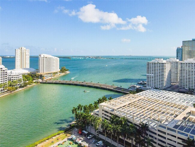 Building Photo - 485 Brickell Ave