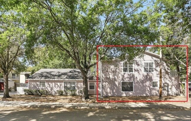 Building Photo - 820 Altaloma Ave