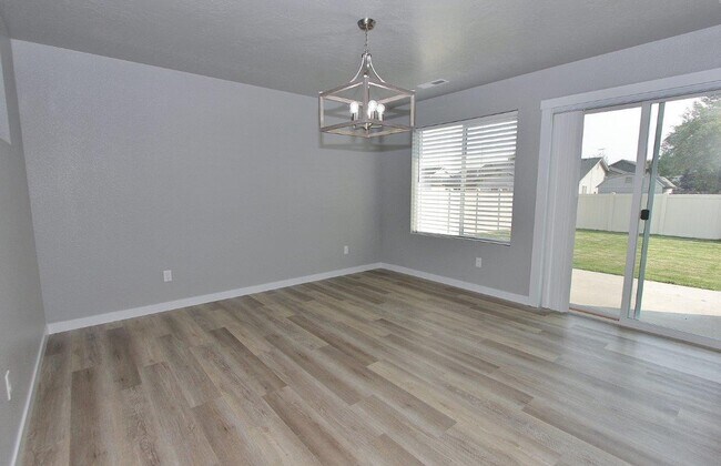 Building Photo - Immaculate & Spacious Home in West Meridian