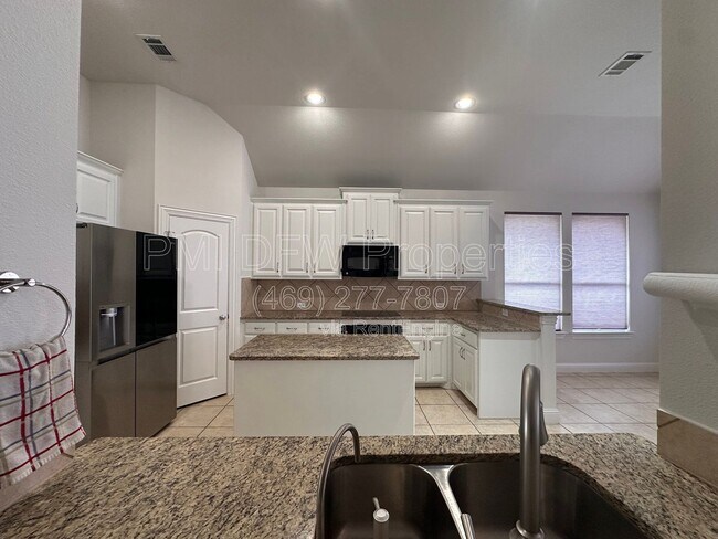 Building Photo - 2610 Meadow Ridge Dr