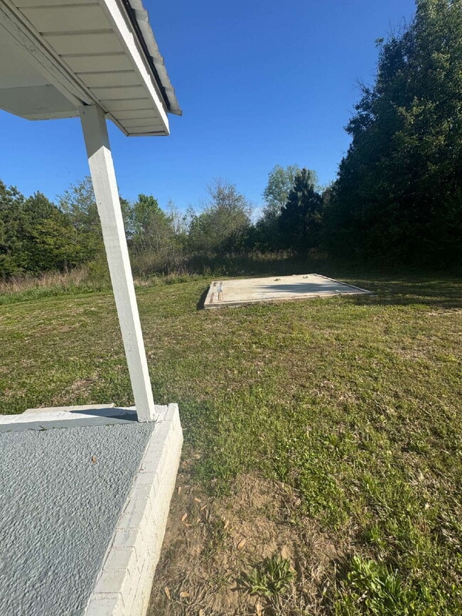 Building Photo - "Charming 2-Bedroom Duplex Retreat on Everett Road Unit B – 2 Full Baths and 1155 Sq Ft of Comfor...