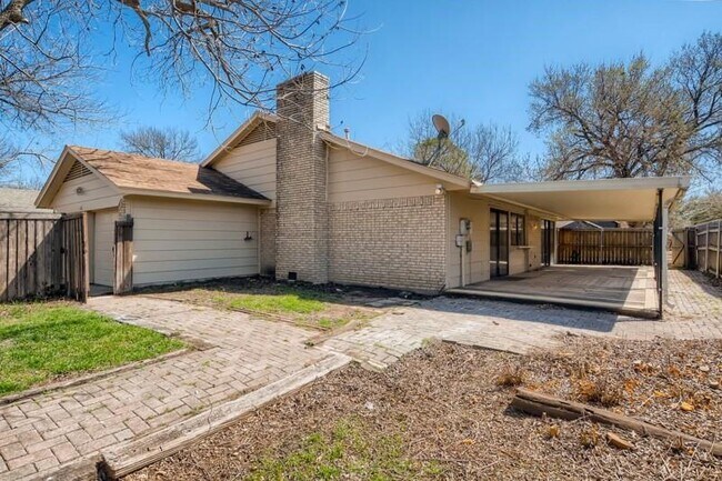 Building Photo - 427 Quintana Dr