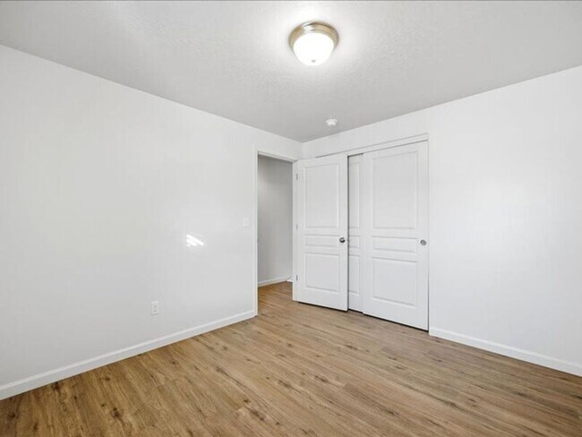 Building Photo - 9352 W 9th Pl