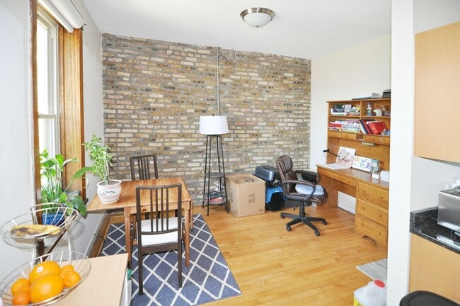 Building Photo - Sunny Large 1 Bedroom with Separate Living and Dining Rooms. Outdoor Space. Free Internet