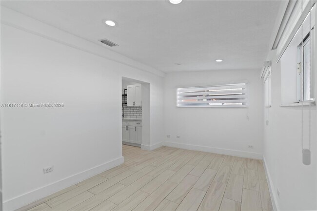 Building Photo - 641 E 44th St