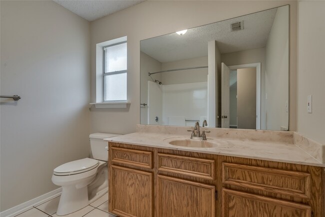 Building Photo - 2460 Pebblebrook Cir
