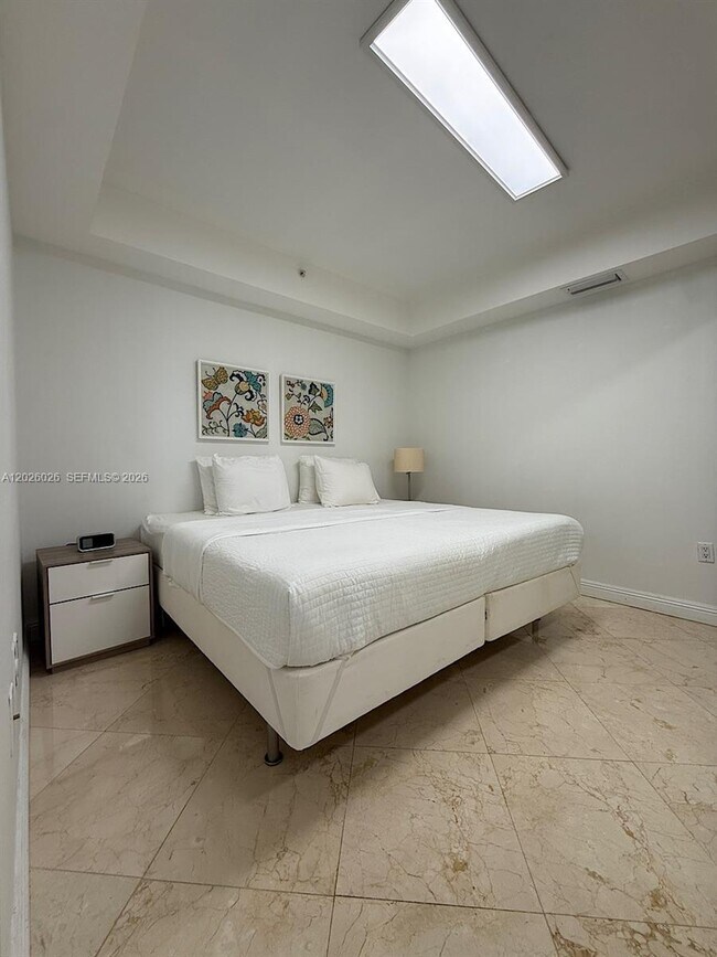 Building Photo - 16400 Collins Ave