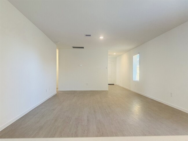 Building Photo - 28723 Bottom Grass Trl