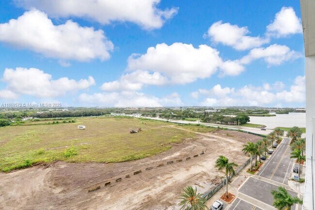 Building Photo - 2000 Metropica Wy