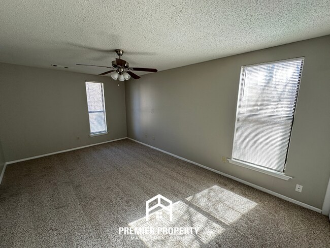 Building Photo - Charming 3BR/2BA Memphis Home w/ Vaulted Ceilings, Fireplace & Fenced Backyard