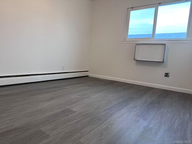 Building Photo - 81-05 149th Ave