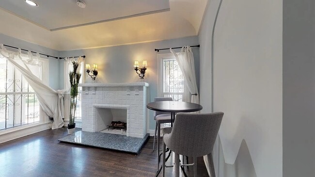 Building Photo - 216 S Orange Dr