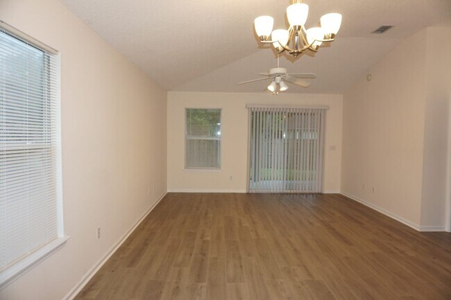 Building Photo - 3 bedroom home in Julington Creek