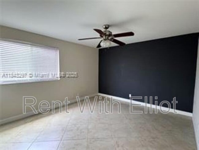 Building Photo - 2926 S University Dr