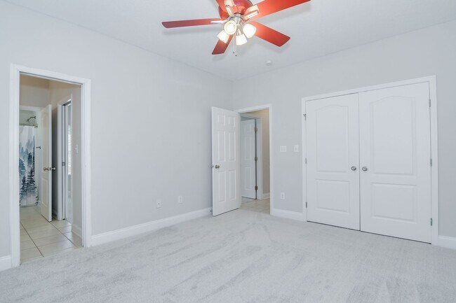 Building Photo - Large House on 3.5 Acres in Harlem