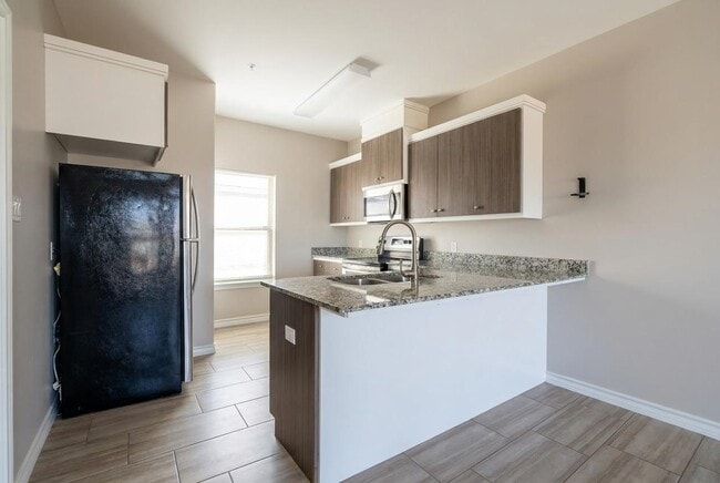 Building Photo - 5601 Cuenca Dr