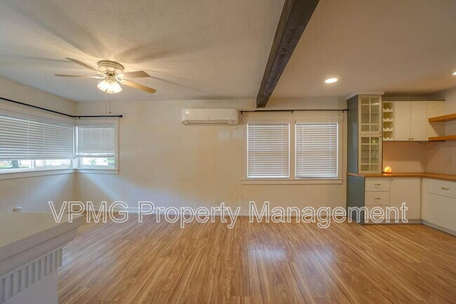 Building Photo - 3113 Yeoman Ave