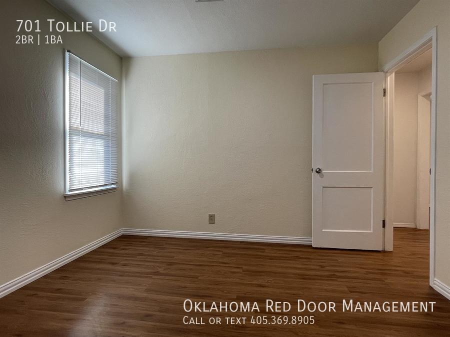 Building Photo - 701 Tollie Dr