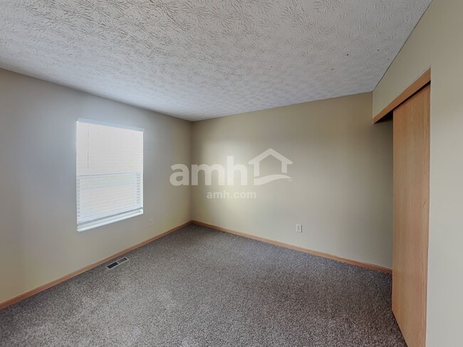 Building Photo - 88 Brooksedge Dr E