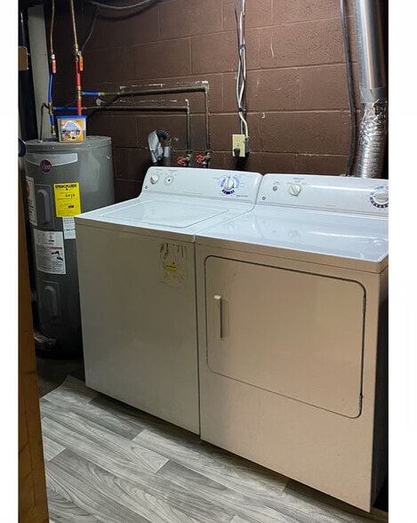 Building Photo - 1420 3rd Ave