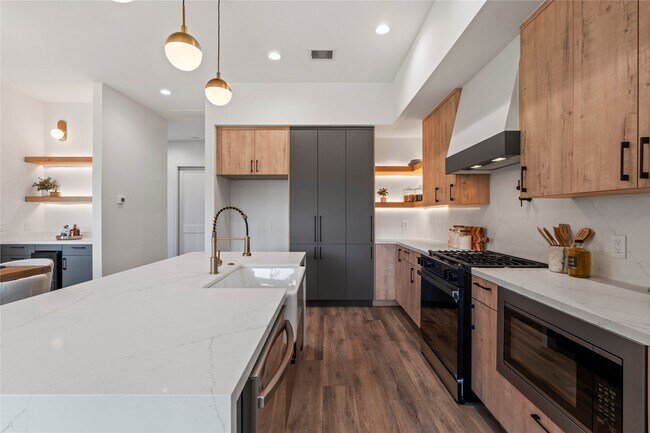 Building Photo - 4218 Nichols St