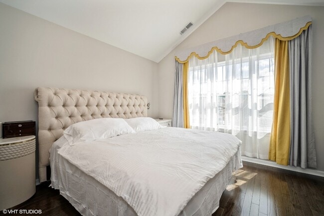 Building Photo - Lexington Circle West