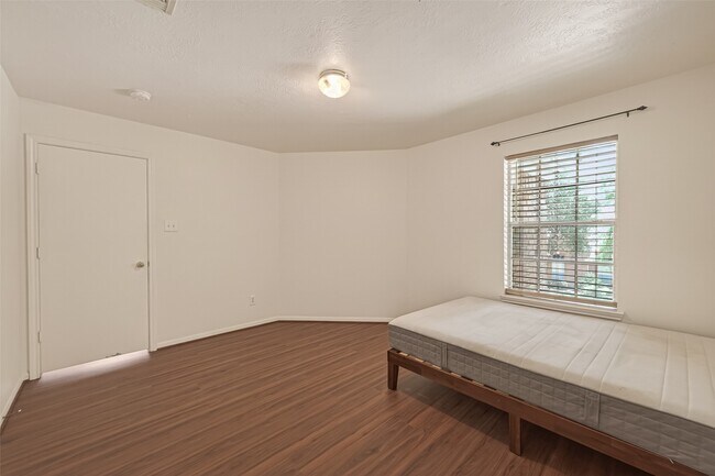 Building Photo - 15903 Timber Chase Dr