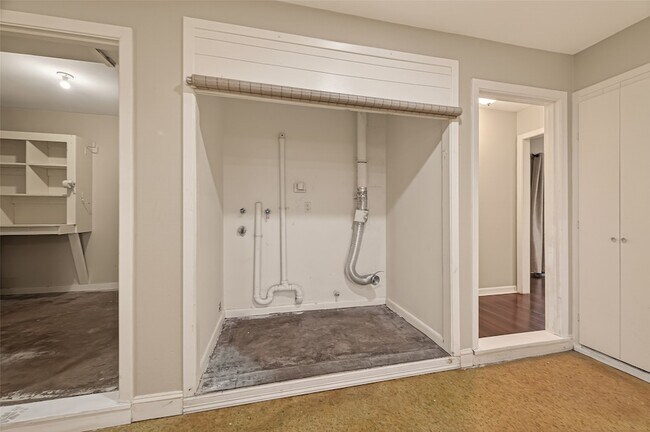 Building Photo - 10645 Oak Brook Dr