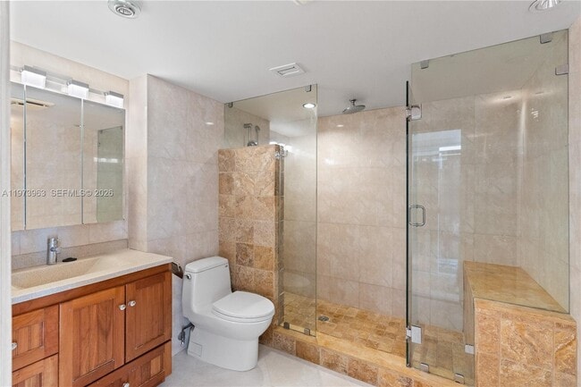 Building Photo - 3675 N Country Club Dr