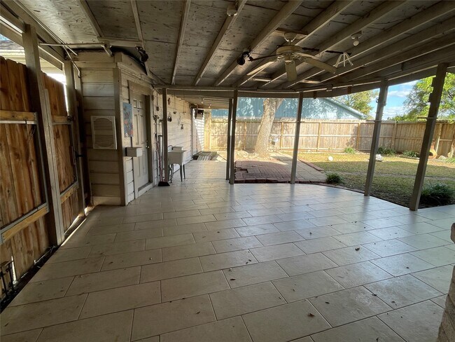 Building Photo - 12322 Huntington Field Dr