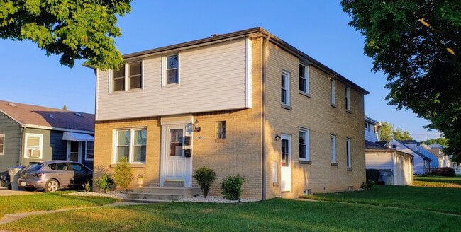 Building Photo - 6931 W Cleveland Ave