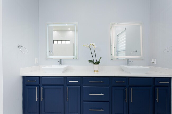 Building Photo - 3352 Siena Cir