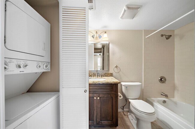 Building Photo - 1860 White Oak Dr