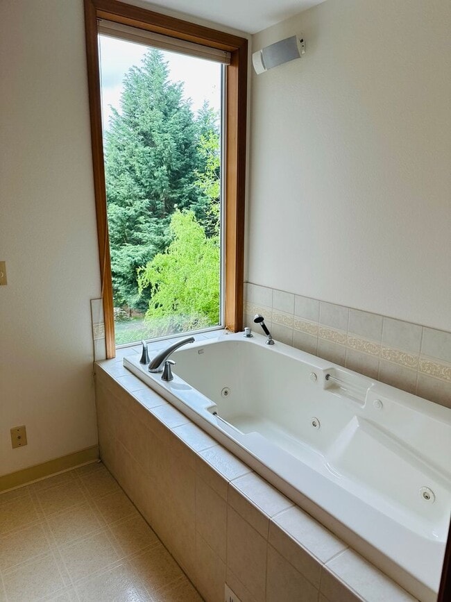 Building Photo - Stunning Custom Home with Beautiful Views