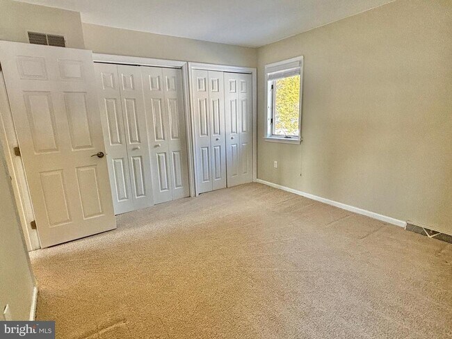 Building Photo - 498 Dean Dr